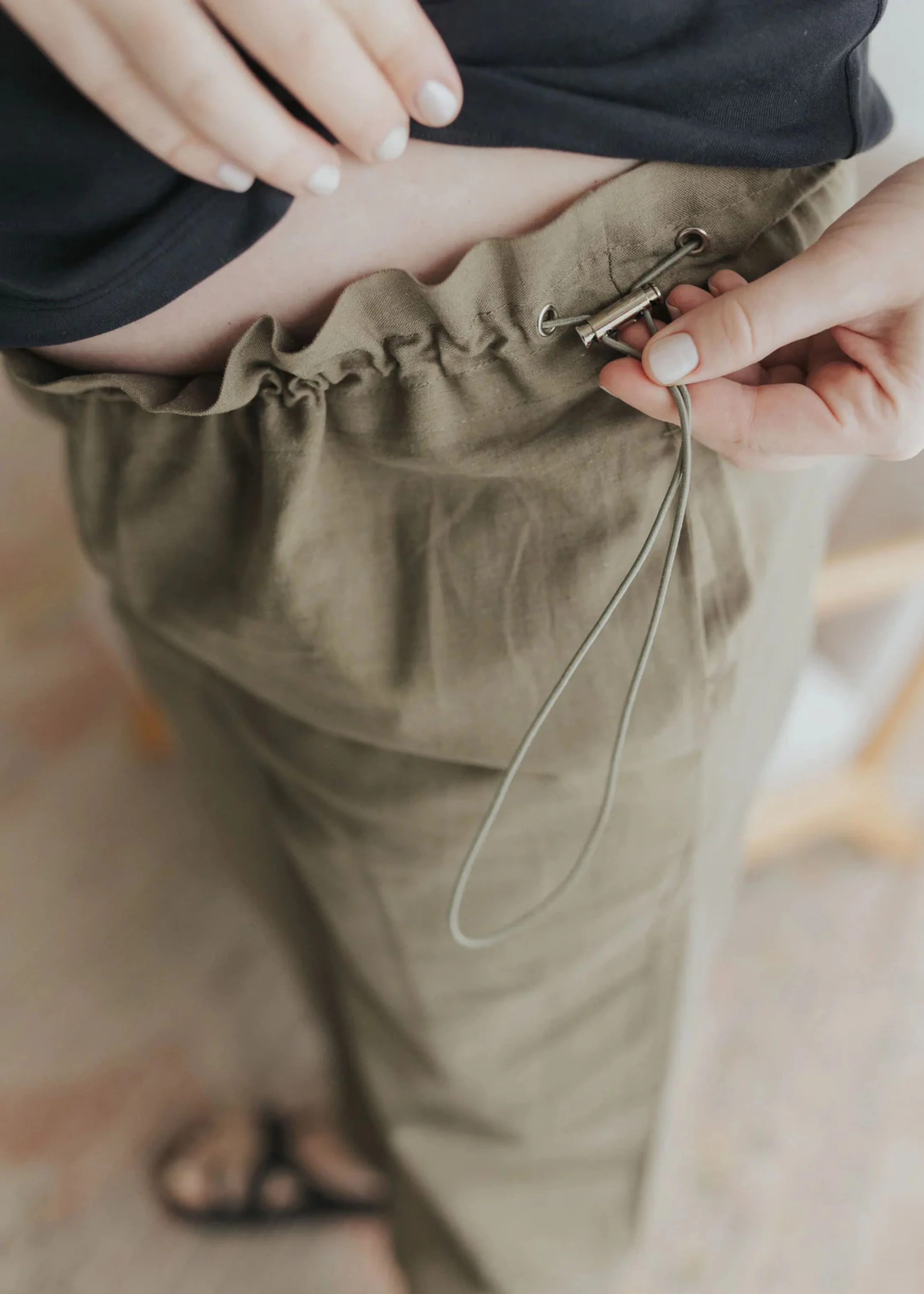 Adjustable Side Drawstring Pant in Cotton/Linen - Image 8