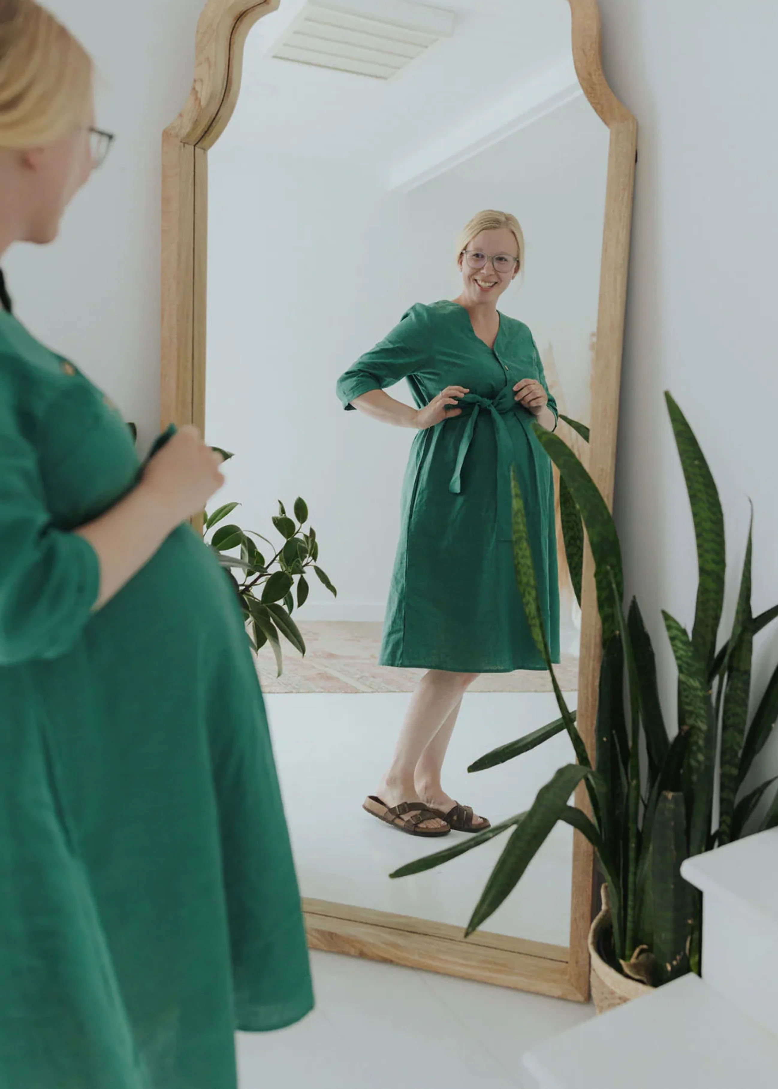 Faye Dress in Linen - Image 17