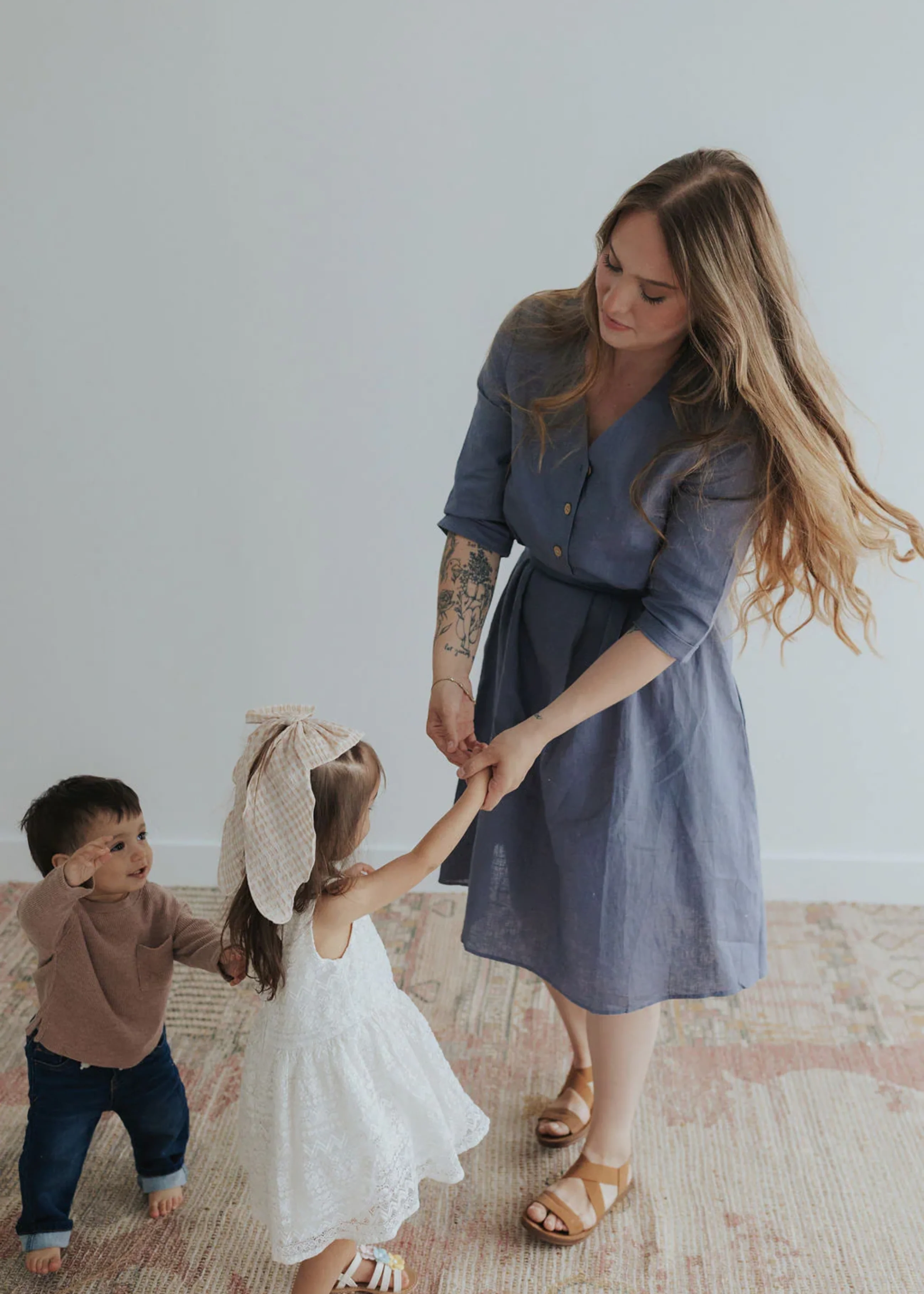 Faye Dress in Linen - Image 38
